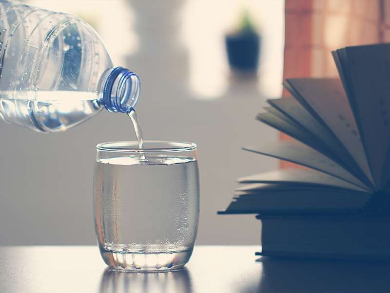 7-habitos-para-una-vida-saludable-beber-agua 7 Hábitos para una vida saludable